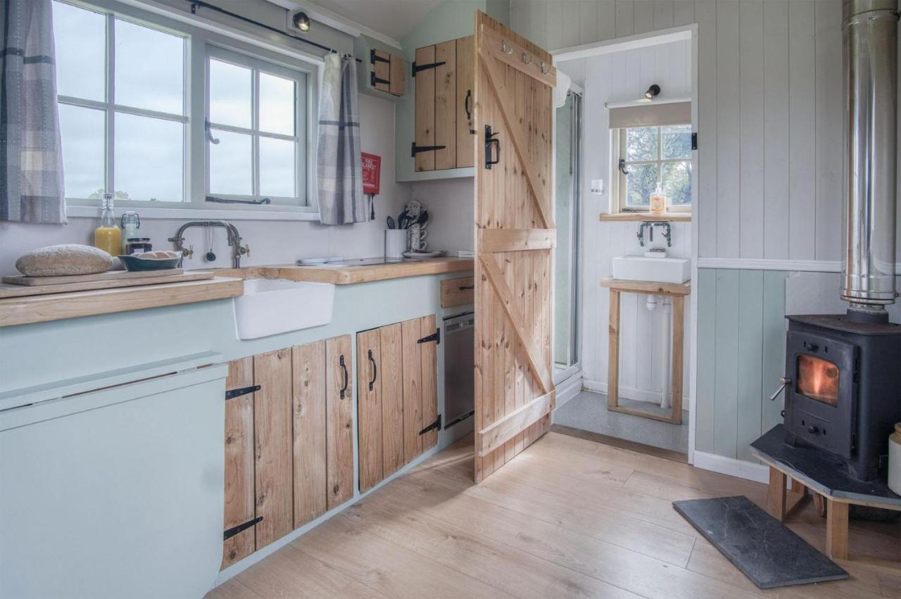 Haven View - 1 Bedroom Shepherds Hut - St Ishmaels Saint Ishmaels  Ngoại thất bức ảnh