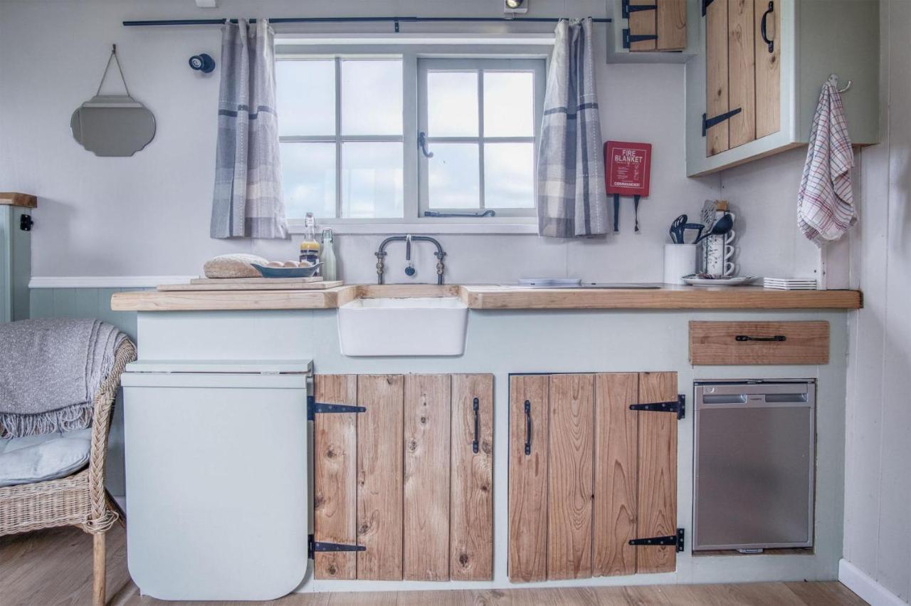 Haven View - 1 Bedroom Shepherds Hut - St Ishmaels Saint Ishmaels  Ngoại thất bức ảnh