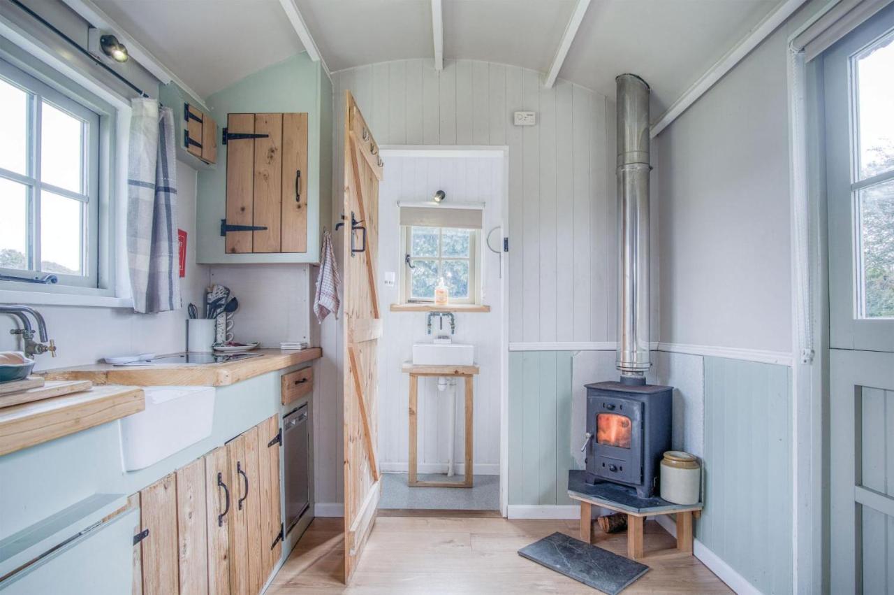 Haven View - 1 Bedroom Shepherds Hut - St Ishmaels Saint Ishmaels  Ngoại thất bức ảnh