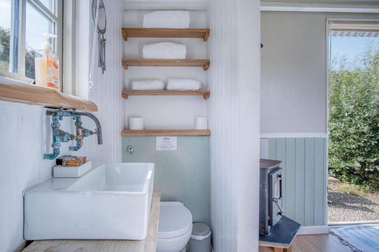 Haven View - 1 Bedroom Shepherds Hut - St Ishmaels Saint Ishmaels  Ngoại thất bức ảnh