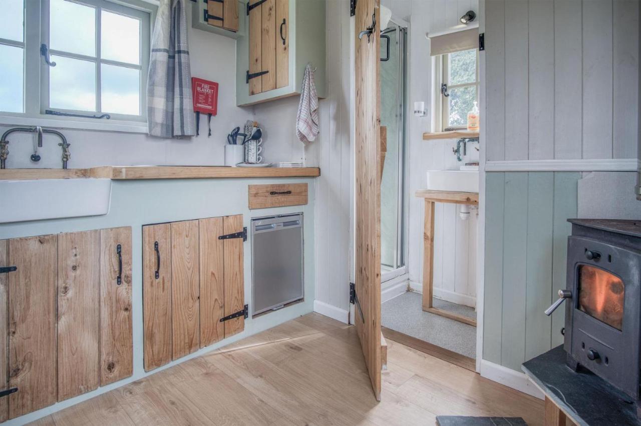 Haven View - 1 Bedroom Shepherds Hut - St Ishmaels Saint Ishmaels  Ngoại thất bức ảnh